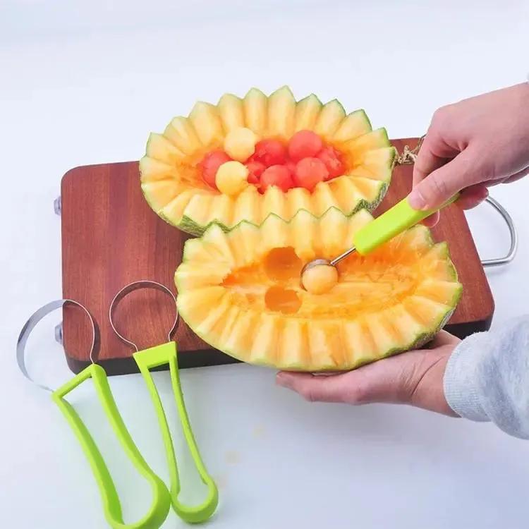 Three-in-one stainless steel multi-purpose fruit ball excavatorOverview:1. Easy to use: The carving knife and spoon are integrated for easy use.2. tooth profile design: fine grinding of knife teeth, electrolysis, glossiness, notKitchen Itemsahomeahomestainless steel multi-purpose fruit ball excavator